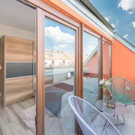 Oasis - Penthouse Westend Apartment